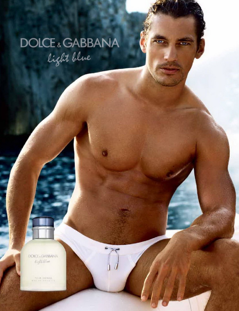 Pourquoi , dans les publicités , y a t-il de plus en plus de sexualité . Pub_light_blue_pour_homme_fragrance