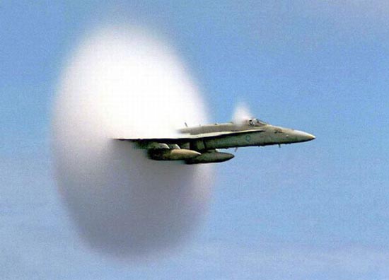 Σπάζοντας το φράγμα του ήχου (Photos) Breaking-the-sound-barrier-02