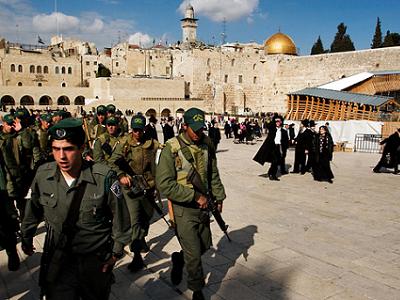 هل أرض فلسطين مميزة؟ Jerusalem_soldiers_rabbis