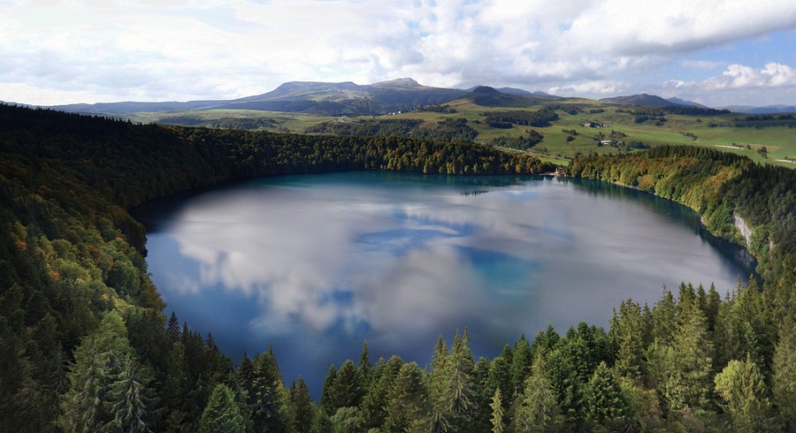 Paysages d'Auvergne Lac%20Pavin%203-BorderMaker