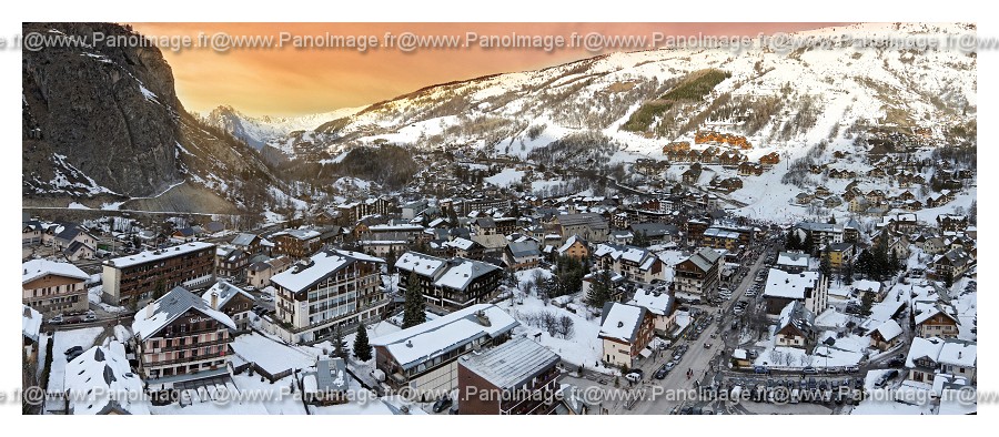 La Montagne ca vous gagne.... Panorama%20Valloire%202-border