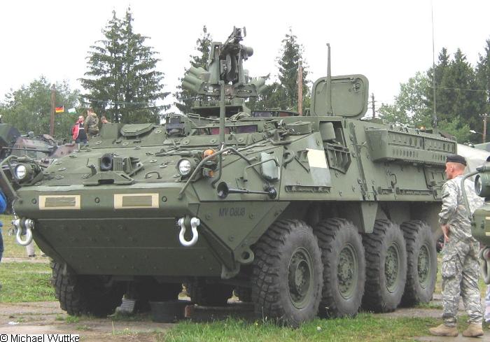 ناقلة الجنود الروسية المحدثة BTR-82A  Us_iav_stryker-IMG_0304