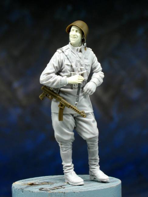 Russian Officer, 1945. Hetzer_fig-01