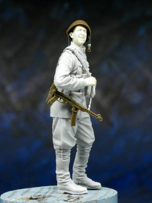 Russian Officer, 1945. Hetzer_fig-02