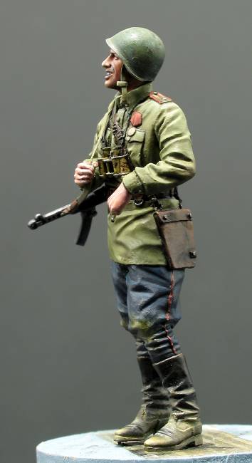 Russian Officer, 1945. Russian-officer_33