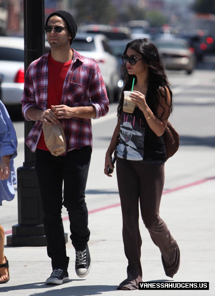 Vanessa Hudgens-Getting a Coffee in Los Angeles - July 31 11