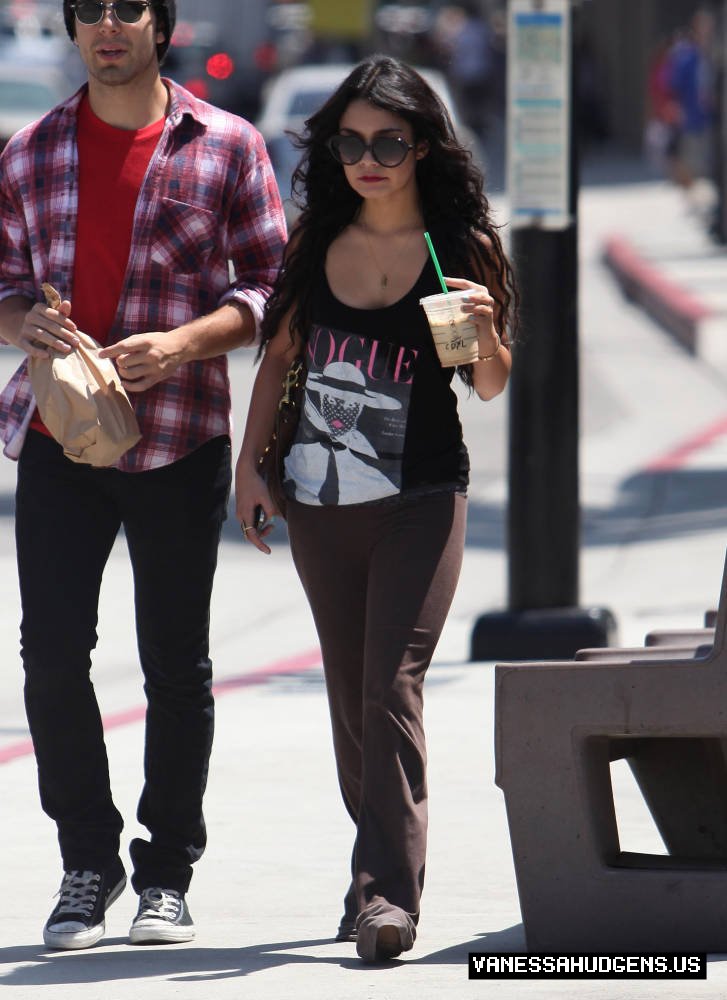 Vanessa Hudgens-Getting a Coffee in Los Angeles - July 31 15