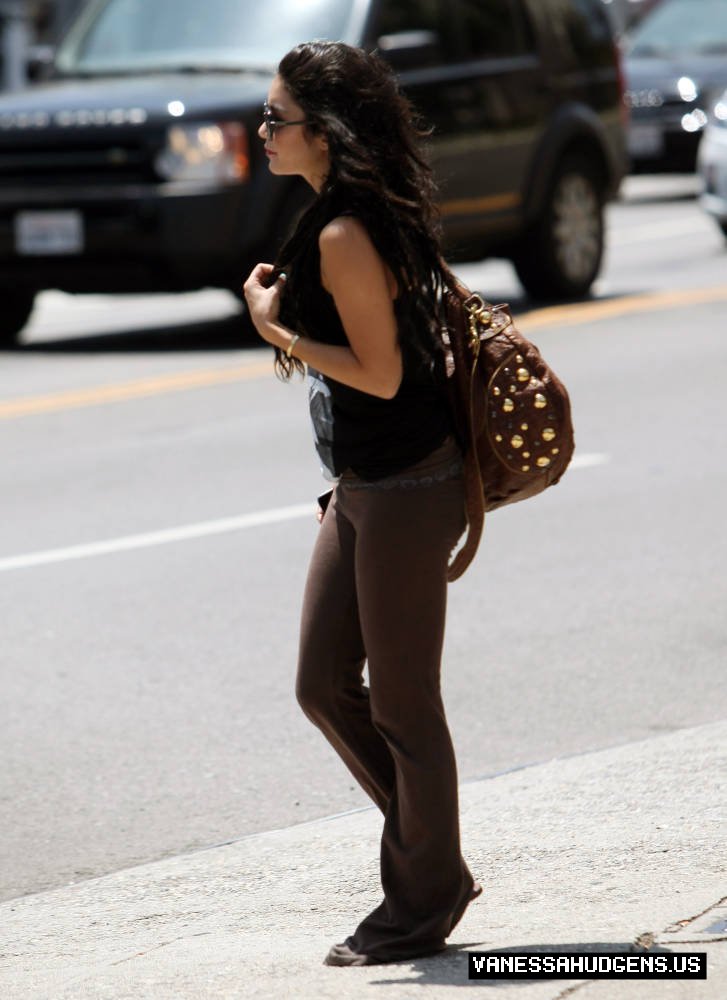 Vanessa Hudgens-Getting a Coffee in Los Angeles - July 31 19