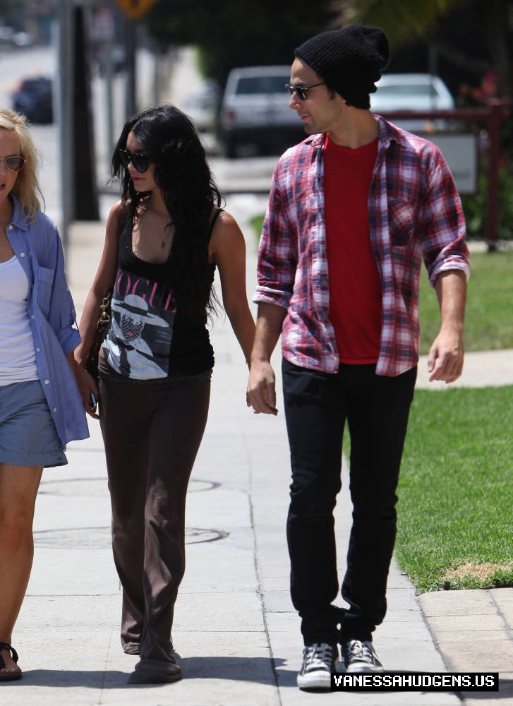 Vanessa Hudgens-Getting a Coffee in Los Angeles - July 31 25