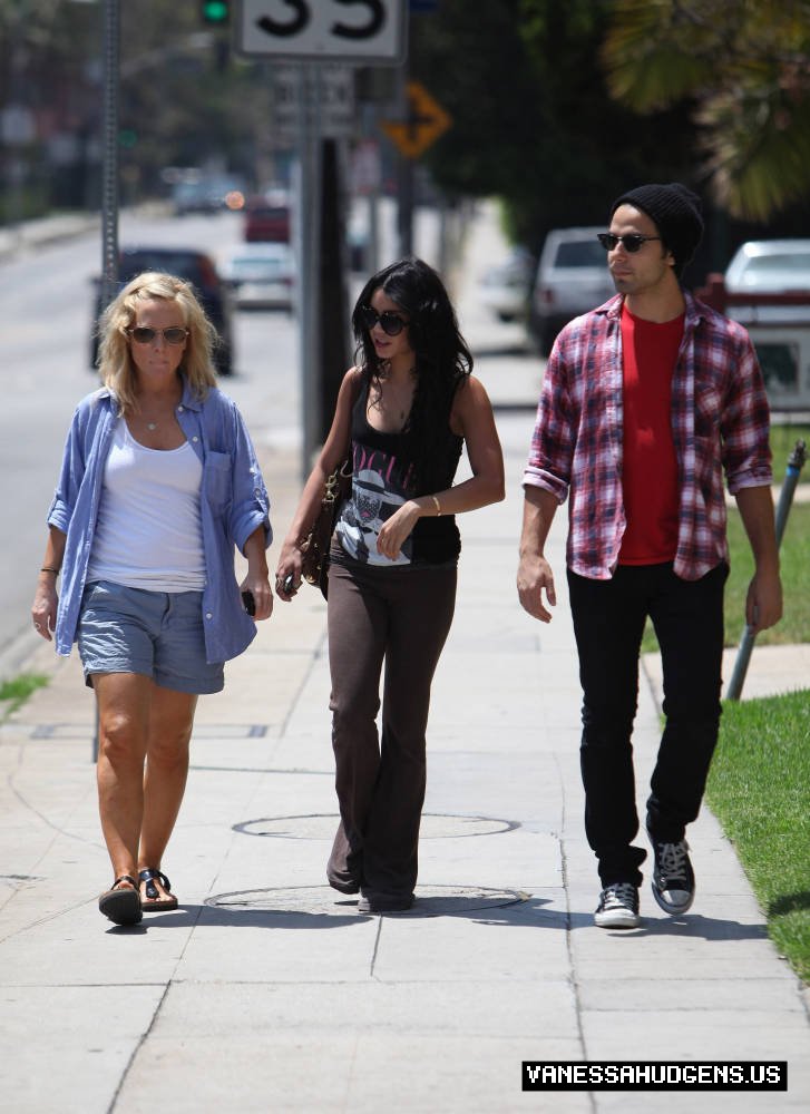 Vanessa Hudgens-Getting a Coffee in Los Angeles - July 31 30