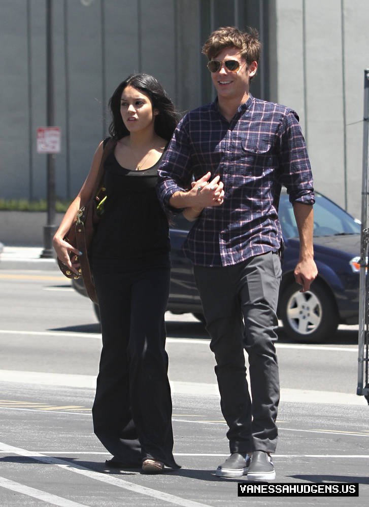 July 29 - Zanessa Out & About In Hollywood - Page 2 31