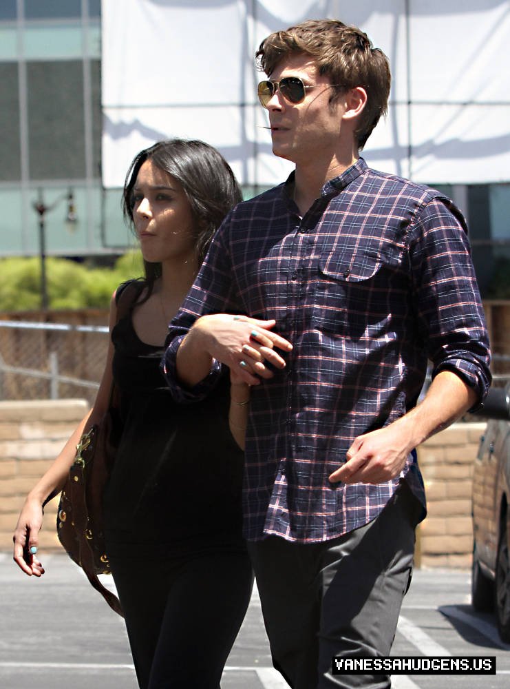 July 29 - Zanessa Out & About In Hollywood - Page 2 33