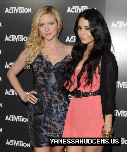 Vanessa Hudgens & Brittany Snow at Activision E3 2010 - Page 3 64