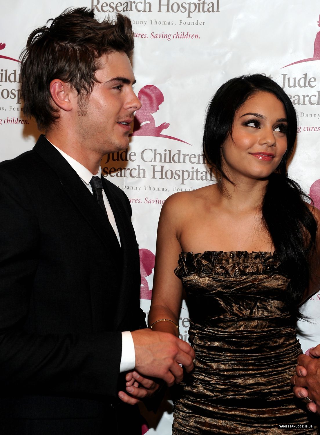 Zac and Vanessa: Inaugural St Jude Estrellas Por La Vida Gala - Page 2 8