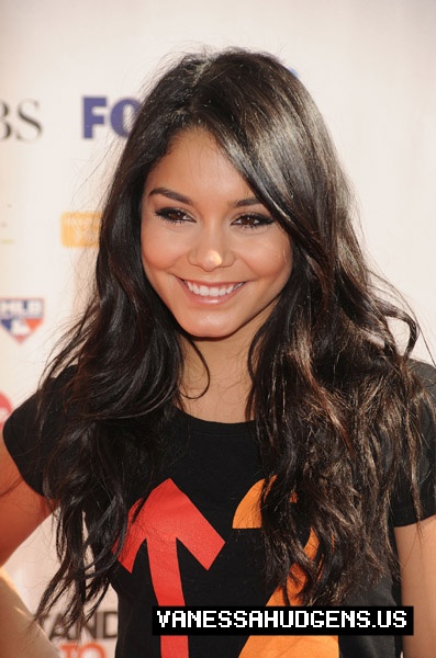 Vanessa Hudgens- Stand Up To Cancer 13