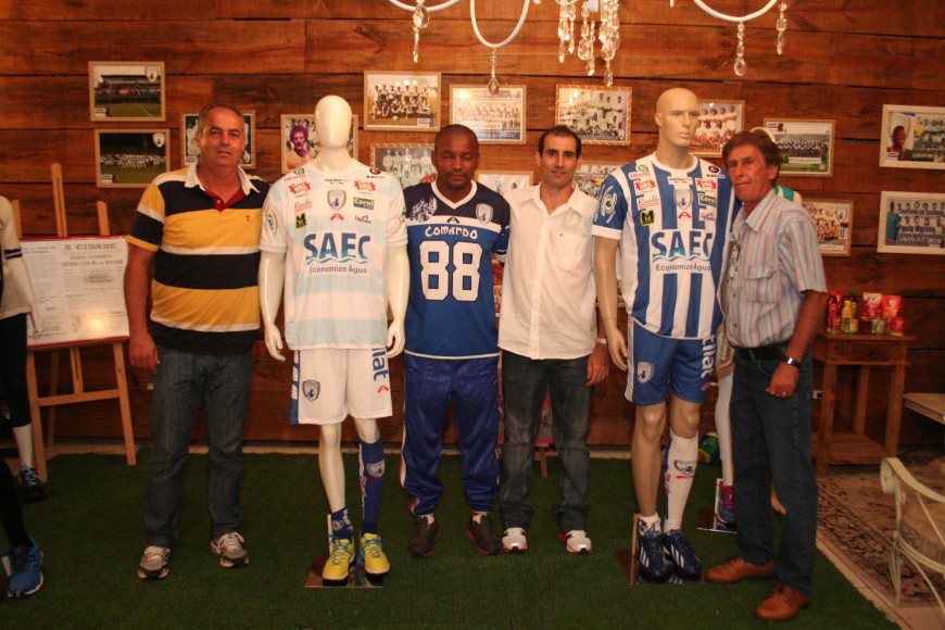 Grêmio Catanduvense-SP apresenta uniformes para 2014 Uniformegremio13