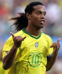 16me de finale : Trezeguet-Ronaldinho Ronaldinho_10-250x300