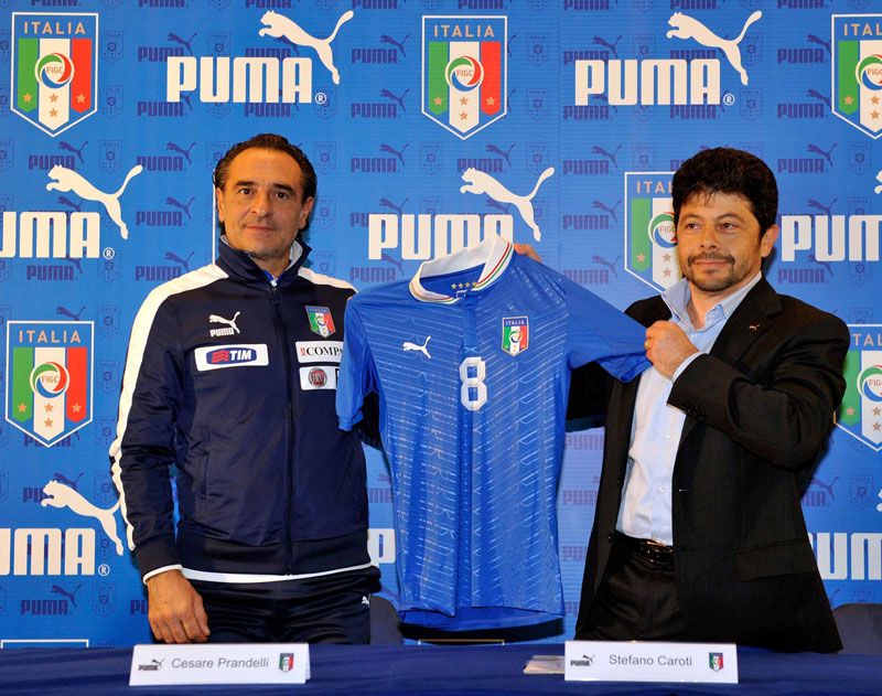 Itália - Uniforme Titular - Euro 2012 Caroti-prandelli-italy-kit