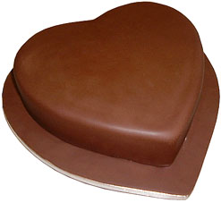 خطوة بخطوة ملف شامل لجميع طرق تزيين الكيكة للعزايم والمناسبات بأشكال راقية Choc-heart-1