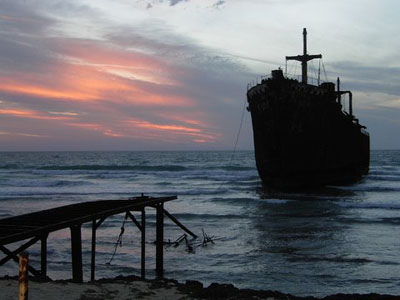 صور جزيرة قيس الحقيقية ومعلومات سياحية عن الجزيرة المحتلة من قبل إيران Kish Island Kish-Greek-ship1