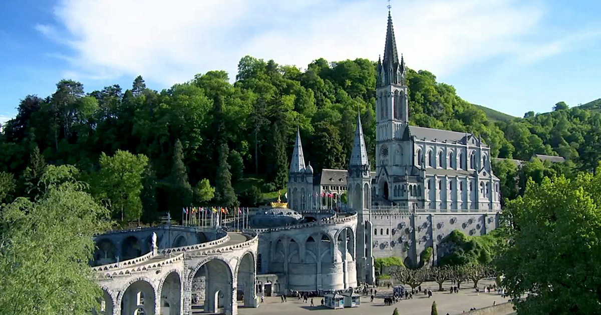 Le Chapelet à Lourdes - Page 16 Lourdes_basilica_1220x630_1