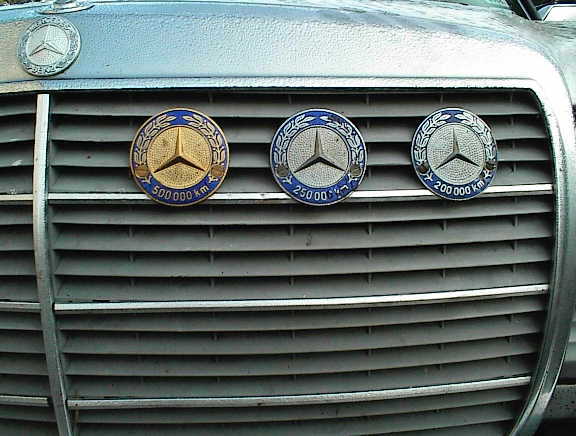 Logos / Badges de calandre pour Mercedes ayant un important kilometrage 13266d1068502388-new-mileage-badge-back-thingie-mb-badges
