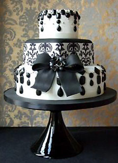 TOPIC DEGLI AUGURI. Compleanni, Onomastici, date da ricordare - Pagina 28 Gothic-wedding-cakes-1