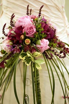 قاموس لكل العرسان Bridal-bouquets-38