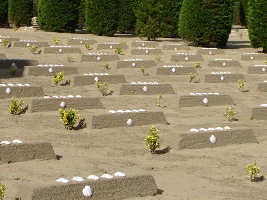 Un cimetiere et une chapelle de sable à la demande d'Elise Cestac 64024_3_photo1_g