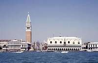 البندقية مدينه العشاق؟؟؟ T_venice_campanile_palazzo_ducale_col