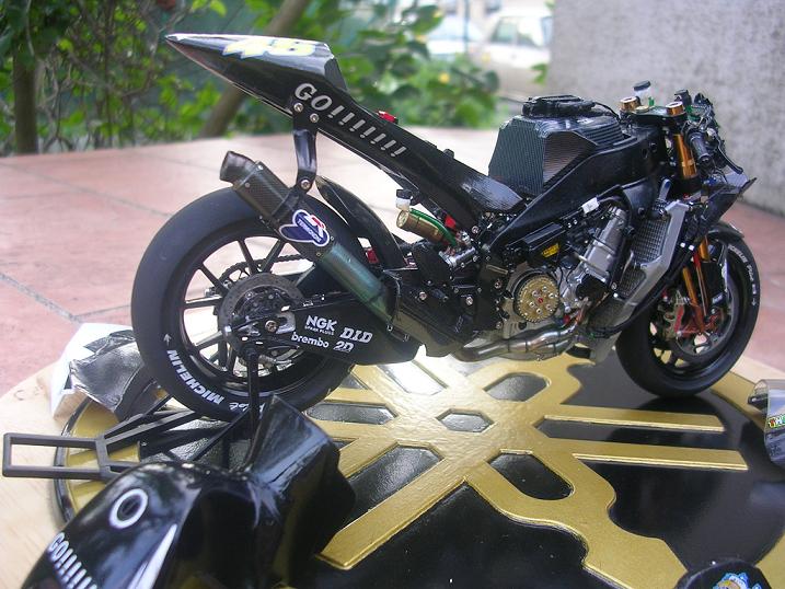 autres passions? Yzr%20M1%20007