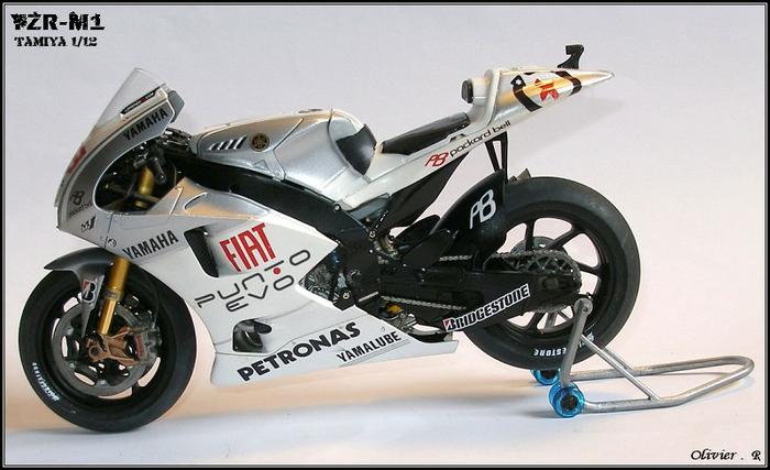 YAMAHA YZR-M1 Lorenzo M_349809683_0