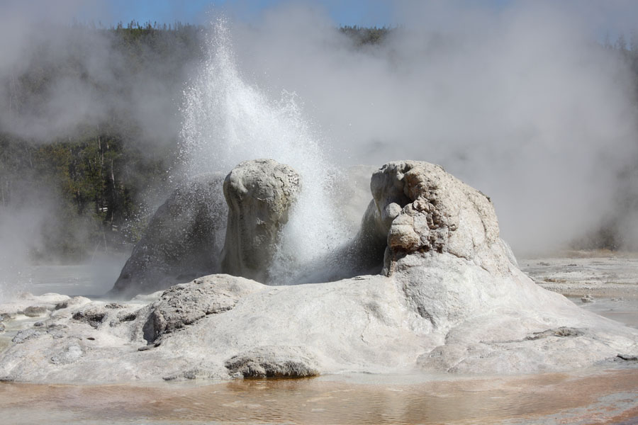 http://www.photovolcanica.com/VolcanoInfo/Yellowstone/USA09_0538.jpg