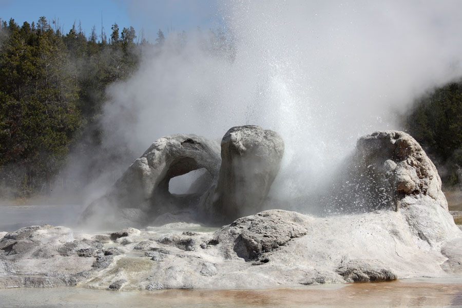 http://www.photovolcanica.com/VolcanoInfo/Yellowstone/USA09_0543.jpg