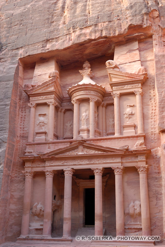 سياحة متنوعة اتفضلوا مرحبا JRD05_434-temple-petra