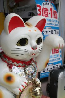 Winter Wonderland Maneki-neko-statue-1