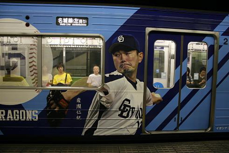 Trenes en Japón con personajes de anime Deco_train_10