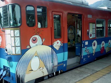 Trenes en Japón con personajes de anime Deco_train_12