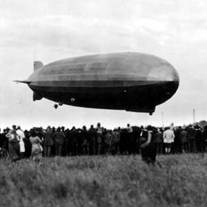  ... Zeppelin-1930-09-GE-PIonnai