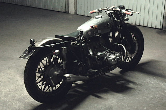 C'est ici qu'on met les bien molles....BMW Café Racer - Page 38 07_01_2015_BMW_R65_shadow_motor_09