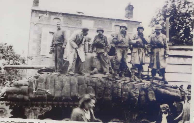 Camouflage "bizarre" sur Sherman à identifier Chars