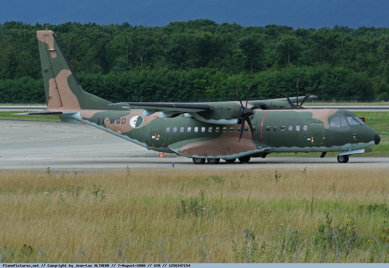 صور طائرات النقل والشحن الجزائرية [  CASA C-295M  ]  - صفحة 3 1226347154