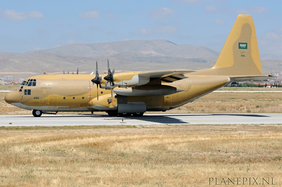 الموسوعه الفوغترافيه لصور القوات الجويه الملكيه السعوديه ( rsaf ) Normal_C-130H_Saudi_Arabia_Air_Force_486