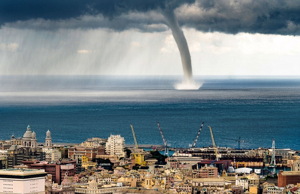 Una Tromba Marina Impacta Génova Tromba-italia-2