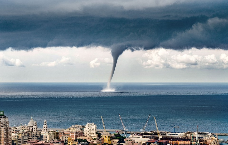 Una Tromba Marina Impacta Génova Tromba-italia