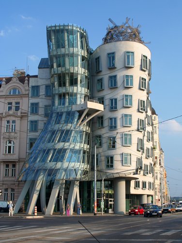Frank Gehry Dancing-house-prague-cz097