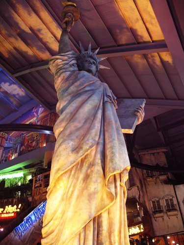    () Replica-of-the-statue-of-liberty-the-at-genting-highland-mal831