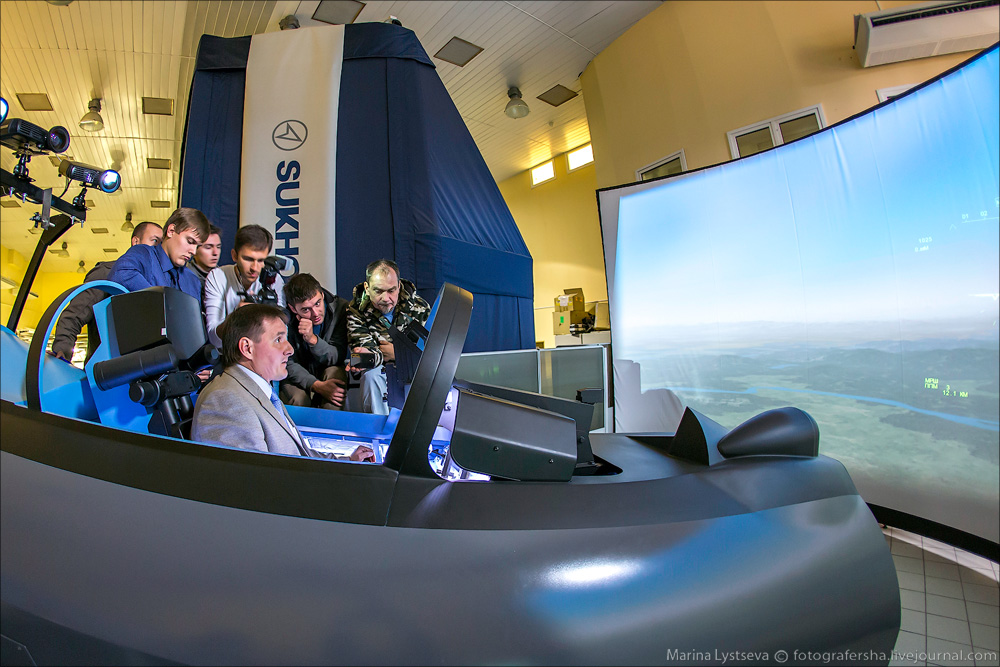 أول مرة أشاهد قمرة طائرة روسية حديثة Su-35-Simulator-7