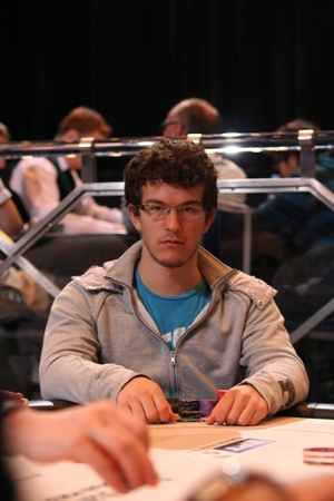 EPT Monte Carlo Day 1A : Simon Münz chipleader Simon_mc1a-thumb-300x450-96673-thumb-300x450-96810