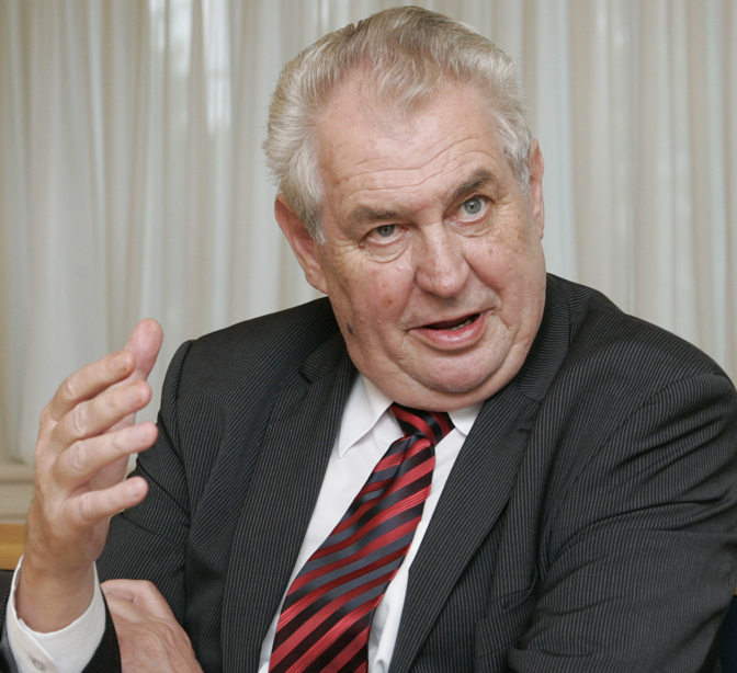 Zeman: Ne primati muslimanske izbeglice jer su trojanski konj Milos--Zeman_11